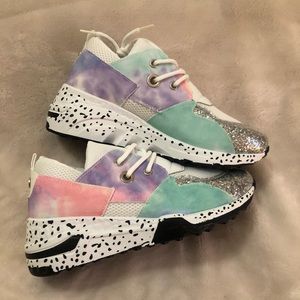 Yoki tennis shoes. Clint-16 fuchsia/multi, size 8.